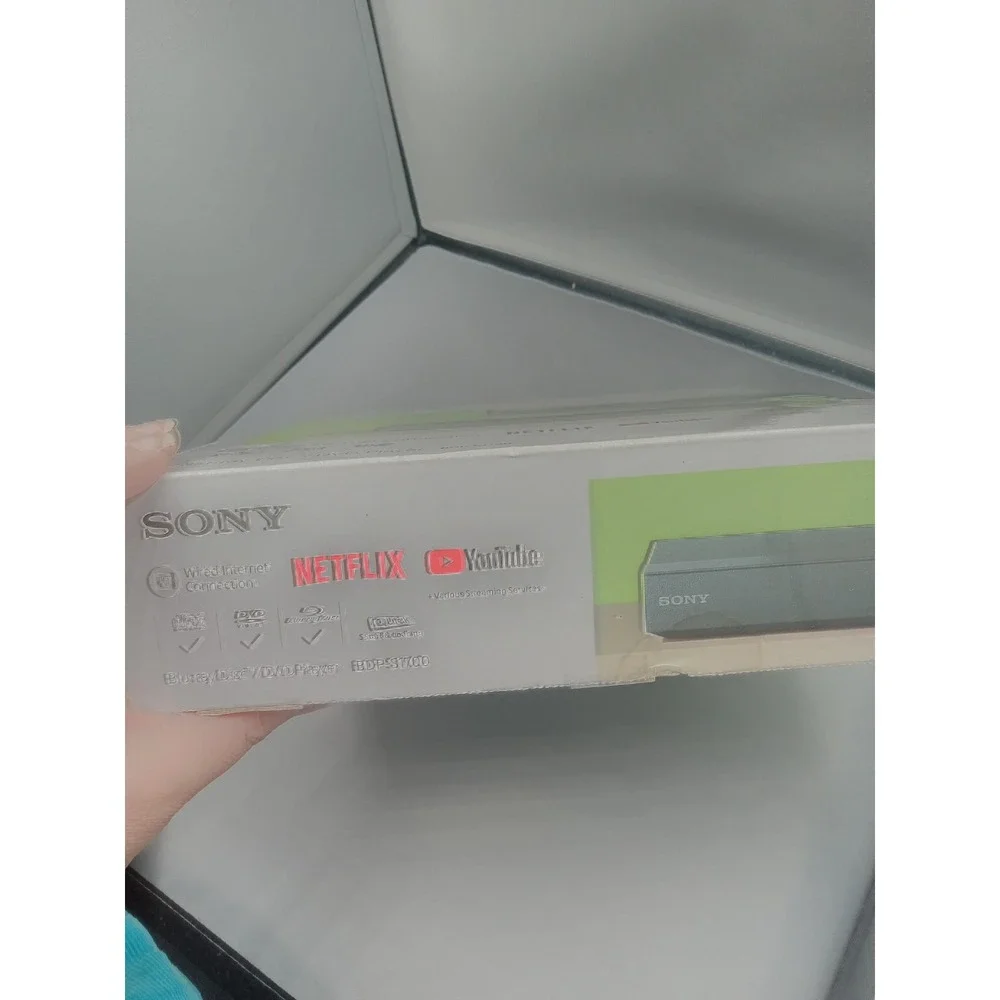Sony BDP-S1700 Blu-Ray DVD/DISC Player W/Remote AC Adapter Open Box